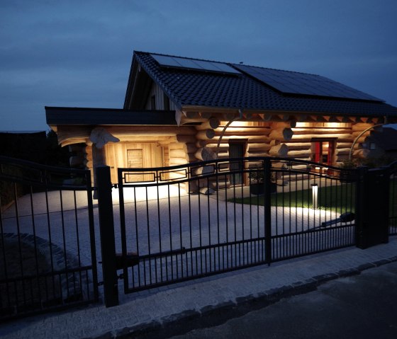 West-Seite bei Nacht