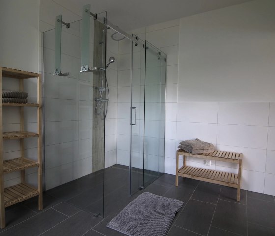 Bath shower, © Nordeifel Tourismus GmbH & Haus Paulus
