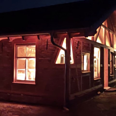 Scheune am Siechhaus erleuchtet, © Wibke Dressbach