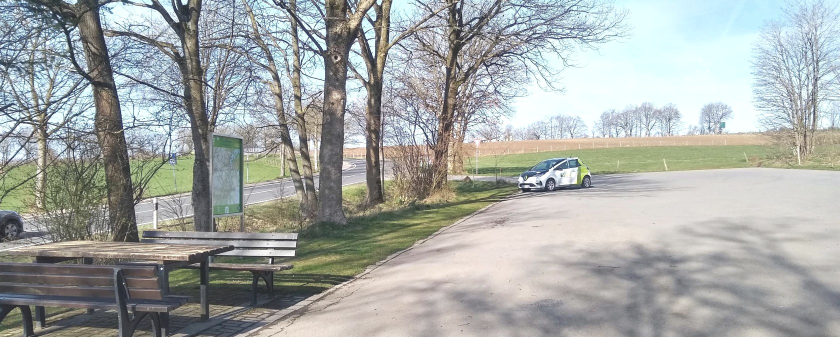 Hiking Parking Lot at the Soviet War Cemetery, &copy; Rursee-Touristik GmbH