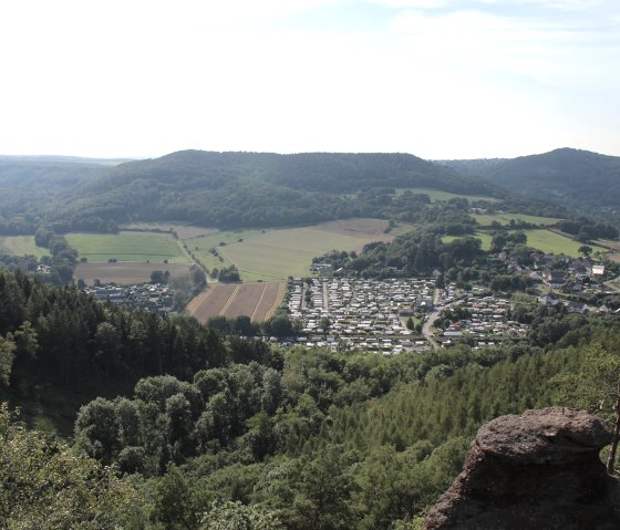 Auf dem Effelsdach mit Blick auf die Burg, &copy; Rureifel Tourismus e.V.