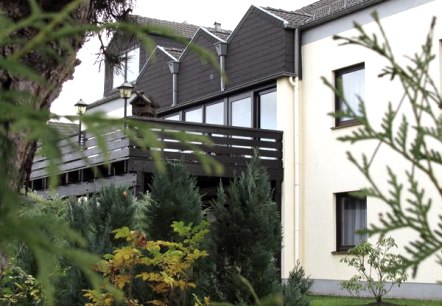 Hotelansicht, &copy; Nordeifel Tourismus GmbH & Garni Hotel Haus Salzberg