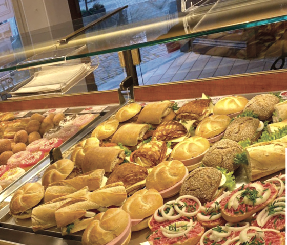 Hirsch Caf&eacute;, &copy; Hirsch Caf&eacute;