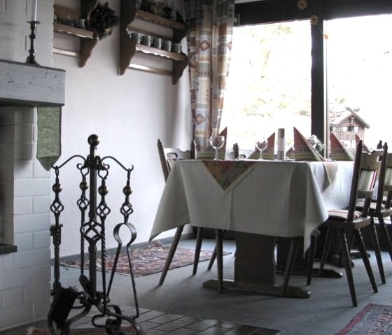 Breakfast room, &copy; Nordeifel Tourismus GmbH & Garni Hotel Salzberg