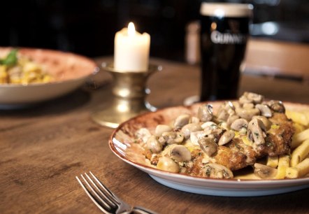 Irish Pub in Gillenfeld, &copy; Andi Goltz/ Phormat.de