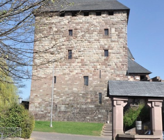 1705Nideggen_Burg_Turm, &copy; www.rureifel-fewo.de