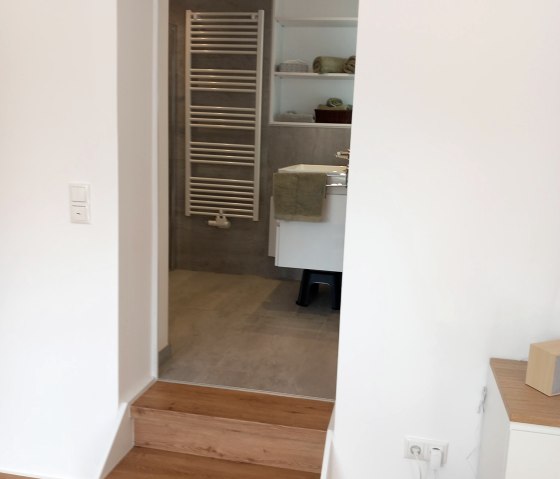 Zugang Badezimmer, &copy; Nordeifel Tourismus GmbH & Ferienwohnung Hahn