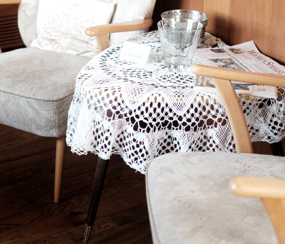 Cocktailsessel mit Häkeldesign