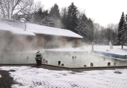 Roetgen Therme Au&szlig;enpool im Winter, &copy; Roetgen Therme / Hotel am Eifelsteig
