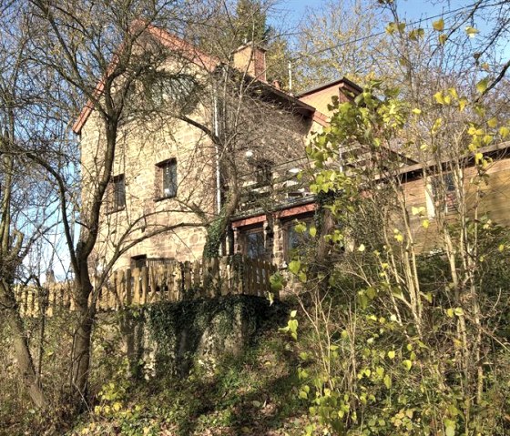 Hausansicht gesamt Herbst Winter