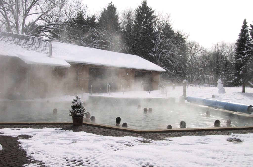 Roetgen Therme Außenpool im Winter, © Roetgen Therme / Hotel am Eifelsteig