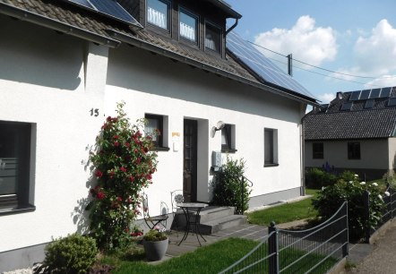 Bild 2 Hauseingang-1