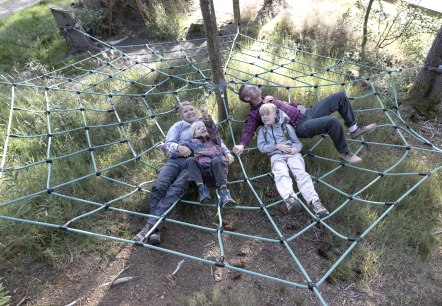 Entspannte Pause im Spinnennetz, © Eifel Tourismus GmbH, Tobias Vollmer - finanziert durch REACT-EU