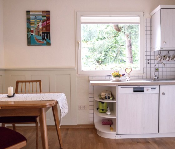 View into the kitchen, &copy; Ron Larmann