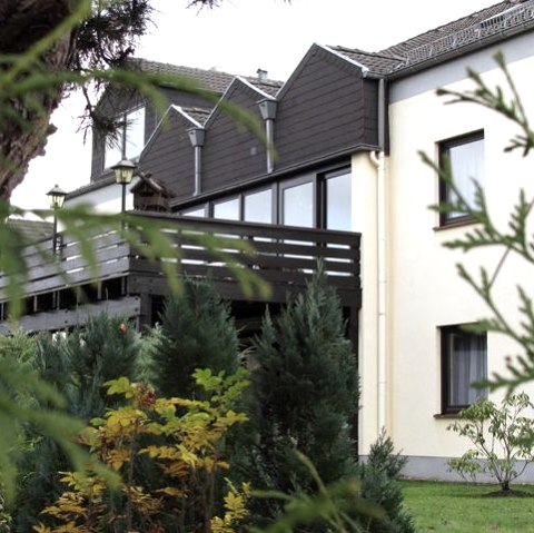 Hotelansicht, © Nordeifel Tourismus GmbH & Garni Hotel Haus Salzberg