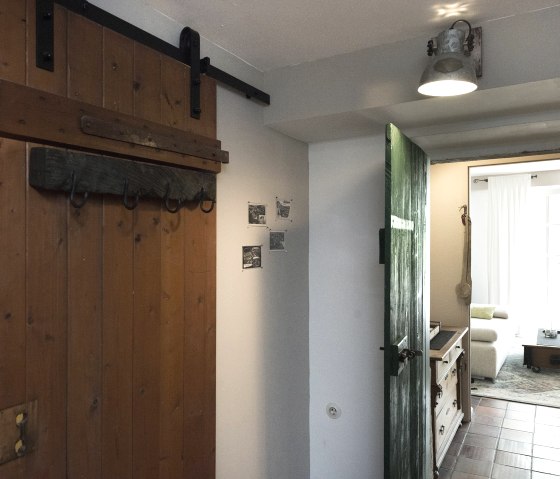 Garderobe, © Nordeifel Tourismus GmbH & Zum Goldenen Schaf 2