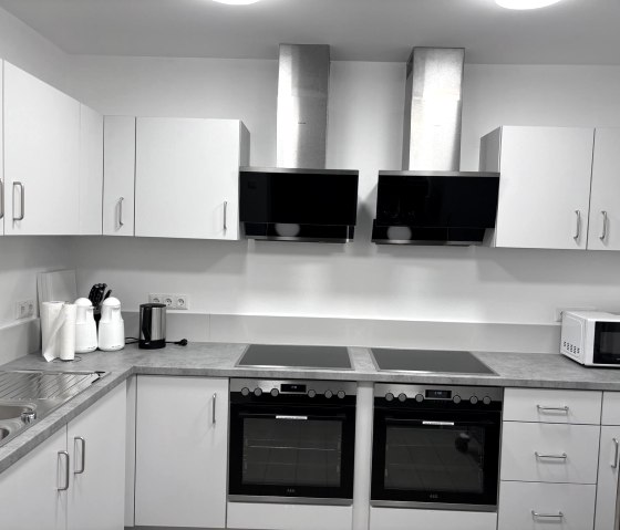 Geb-Eifelhaus_Bilder-Bewerbung-Anfragen_Kuehce-Spu