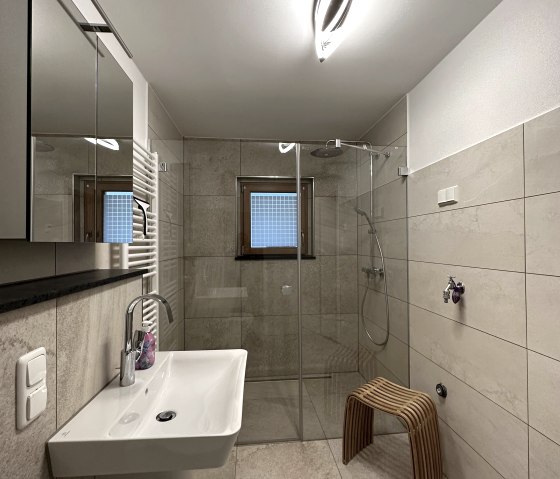 Badezimmer unten, &copy; Nordeifel Tourismus GmbH & Ferienhaus Ginkgo Biloba