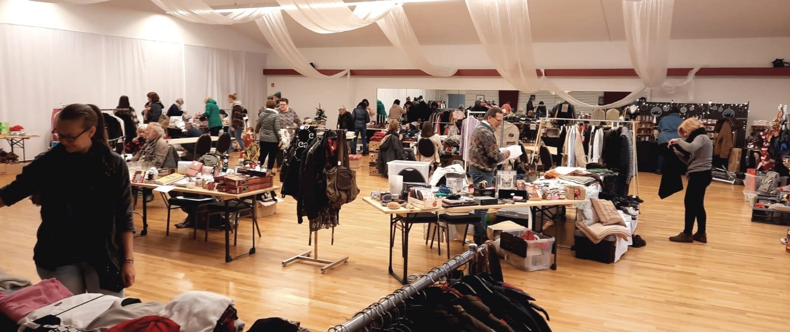 TW flea market (c) Rebecca Unger