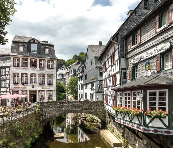 Viele Br&uuml;cken f&uuml;hren &uuml;ber die Rur in Monschau, &copy; Eifel Tourismus GmbH, Dominik Ketz