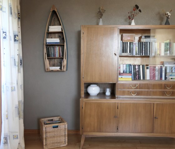 9 Bücherschrank