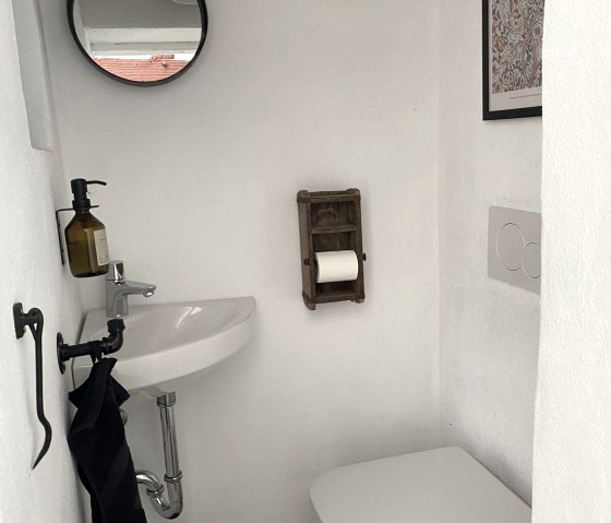 Aussentoilette, &copy; Nordeifel Tourismus GmbH & Rosige Zeiten, Ferien im Fachwerkhof