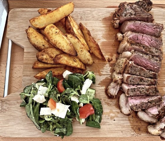 Leckere Speisen in der Heimbacher Stube, &copy; Hartmut Assmann