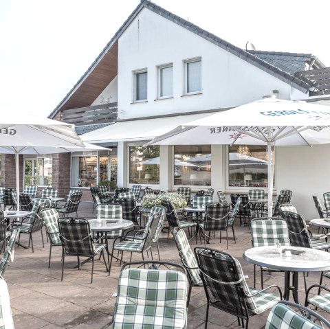 Sitzmöglichkeiten auf der Terasse, © Café Flink