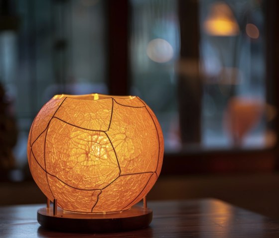 Making table lanterns, © Freepik