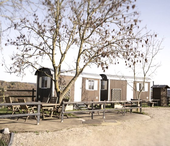 Construction trailer 1 and 2 with barbecue area, © Nordeifel Tourismus GmbH & Naturerlebnis Bauwagen-Heinrichshof