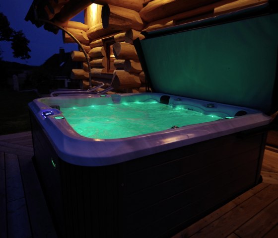 Whirlpool bei Nacht