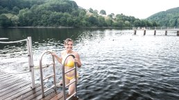 Abk&uuml;hlung im Naturerlebnisbad Einruhr, &copy; Eifel Tourismus GmbH, D. Ketz