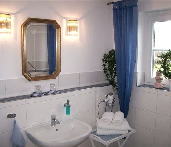 blaues Bad, &copy; Nordeifel Tourismus GmbH & Haus am Hahnenberg