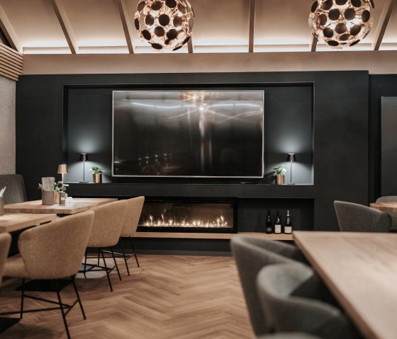 Josi&acute;s Restaurant 4, &copy; Dimension Media