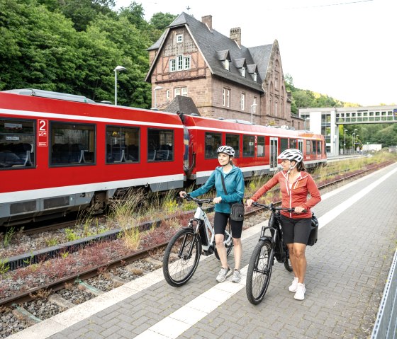 Wer möchte, kann mit der Bahn zurück oder abkürzen, Bahnhof Kyllburg am Kyll-Radweg, © Eifel Tourismus GmbH, Dominik Ketz