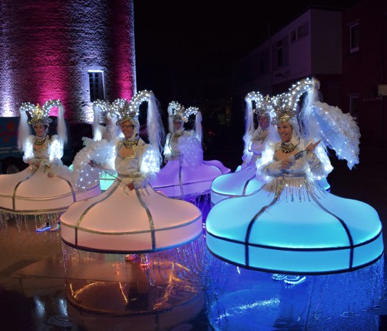 Leuchtkost&uuml;me, &copy; Seepark Z&uuml;lpich