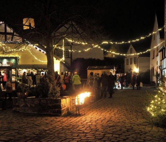 Weihnachtliche Stimmung in Kronenburg, &copy; Vereinsgemeinschaft Kronenburger Weihnachtsmarkt