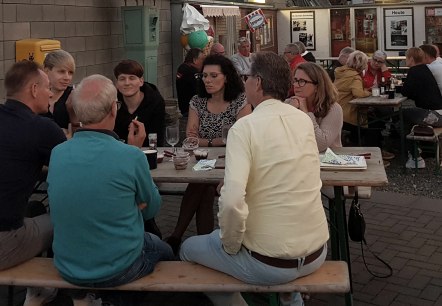 Biergarten abends, © Jaeger & Dörr Gbr