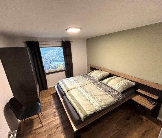 Schlafzimmer mit Doppelbett, &copy; Natur.Zeit am Eifelsteig