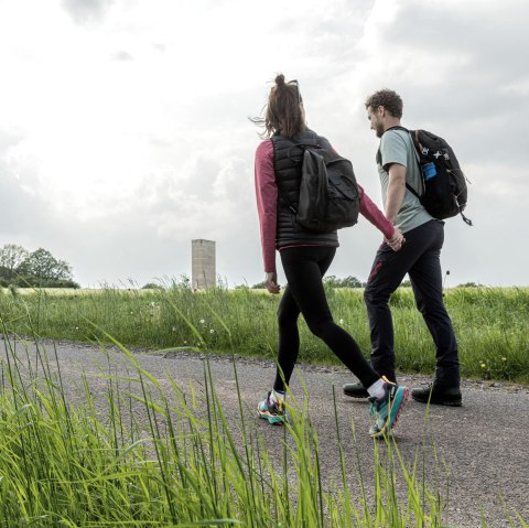 Wandern an der Bruder-Klaus-Kapelle, &copy; Eifel Tourismus GmbH - shapefruit AR
