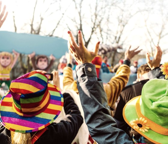 Karnevalsumzug, &copy; Kotarl/stock.adobe.com