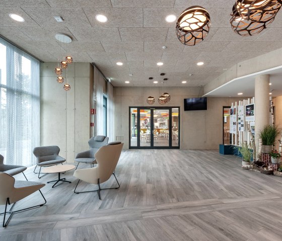 Eingangsbereich, &copy; www.hmp-architekten.de & Jugendherberge Gem&uuml;nd Vogelsang