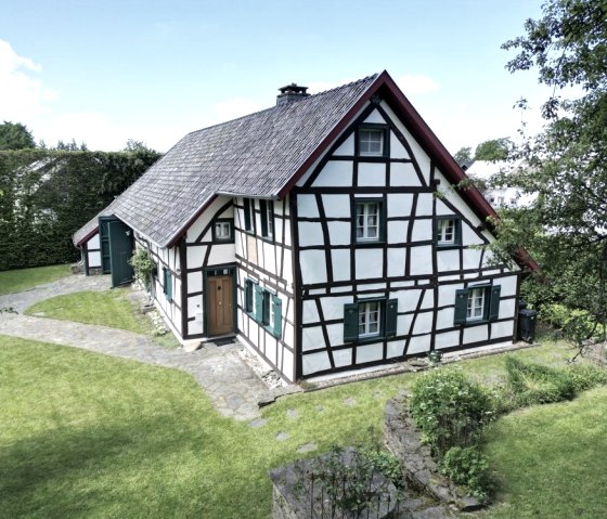 33bee789-fd69-435c-8225-718b23f6bf34