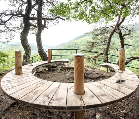 Hufeisenbank am Eifel-Blick Perdsley, &copy; Eifel Tourismus GmbH, Dominik Ketz