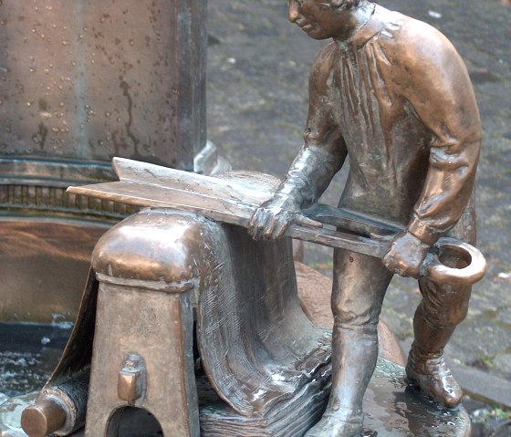 Tuchmacherbrunnen auf dem Monschauer Maktplatz, &copy; Monschau-Touristik