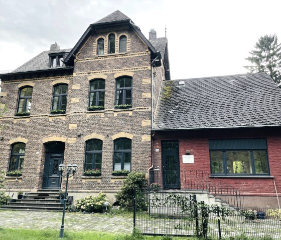 Aussenansicht Haus und Anbau (Ferienwohnung)