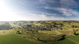 Blick auf den Kalvarienberg und Alendorf an Eifelsteig-Etappe 7, &copy; Eifel Tourismus GmbH, D. Ketz