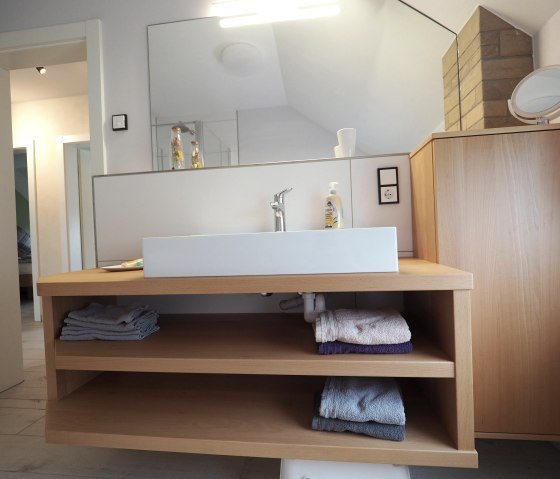 Waschtisch im Bad, &copy; Nordeifel Tourismus GmbH & Ferienwohnug Sternenblick Hellenthal