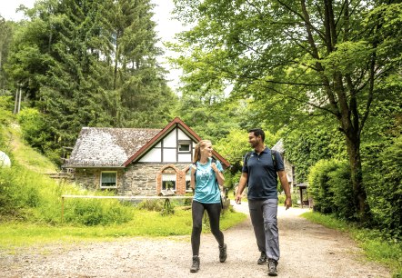 Wanderung vorbei an der &Ouml;lm&uuml;hle, &copy; Eifel Tourismus GmbH, Dominik Ketz