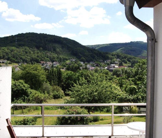 Aussicht vom Balkon, &copy; Katryn Kaufmann - Hinter den Spiegeln